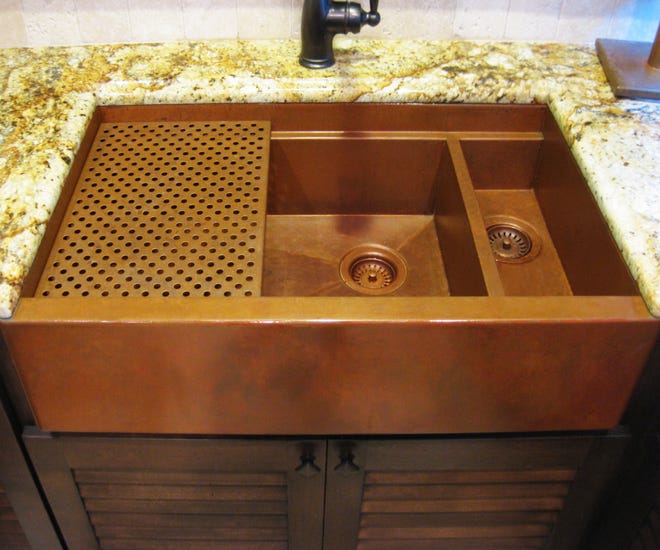 An offset double-bowl sink gives the advantages of a traditional double bowl, with a slimmer profile, while an offset drain makes for more usable space on the sink bottom, as well as in the cabinet below (because the drainpipe is further back than the norm). [Havensmetal (CC BY-SA 4.0 (https://creativecommons.org/licenses/by-sa/4.0)), from Wikimedia Commons]