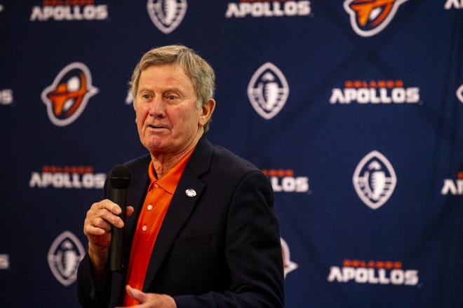Former UF player and coach Steve Spurrier talks to the crowd during the Orlando Apollos of The Alliance of American Football meet and greet at Hotel Indigo at Celebration Pointe on Thursday. [Lauren Bacho/Staff Photographer]