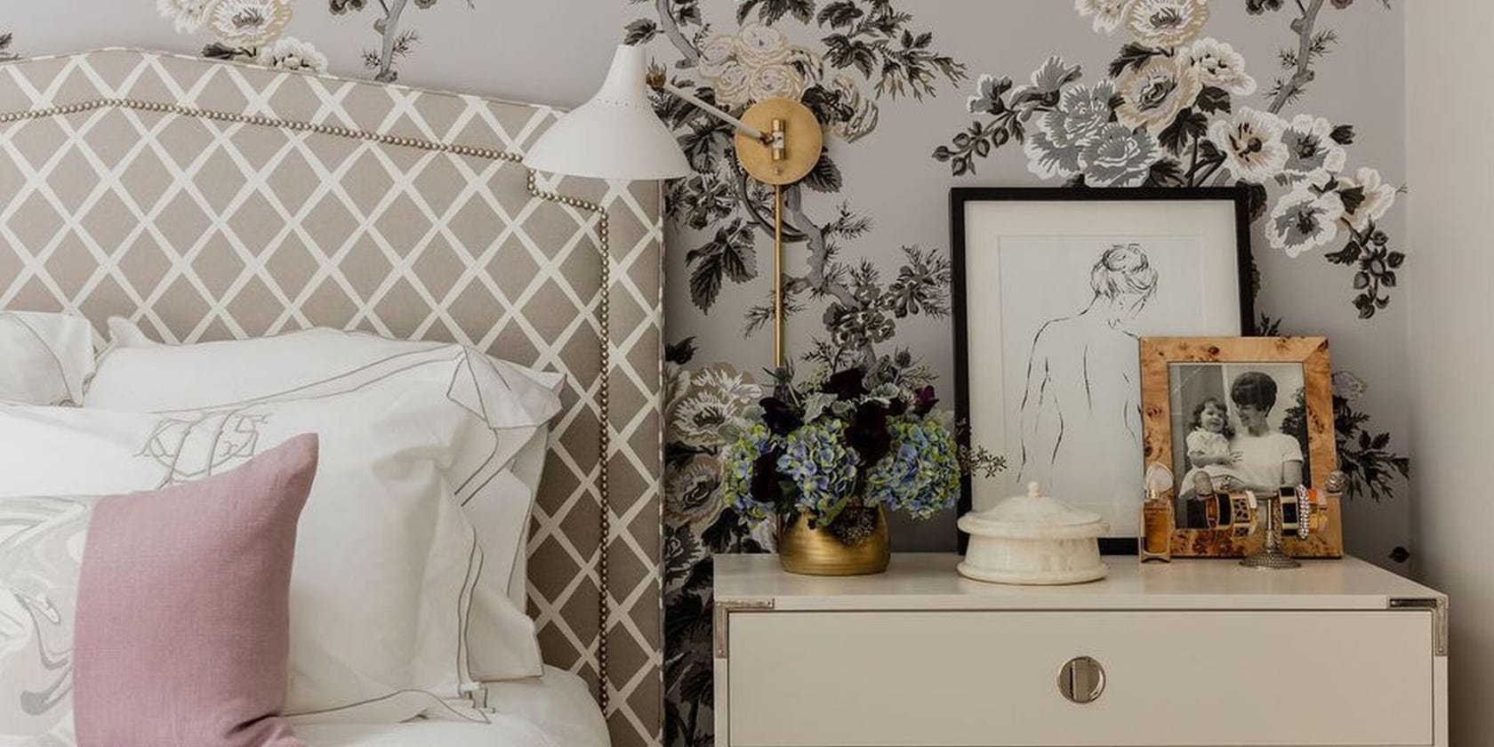 What pictures work with floral wallpaper? What pictures work with floral wallpaper?