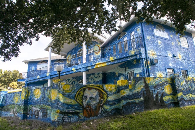 There was a resolution over the "Starry Night" house in 2018 as the city of Mount Dora apologized to the homeowners in a settlement. [Cindy Sharp/Correspondent]
