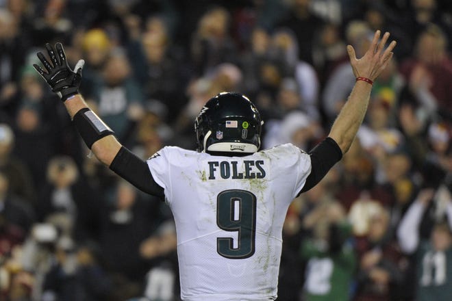 Eagles quarterback Nick Foles reacts to wide receiver Nelson Agholor's first touchdown Sunday in Landover, Md. [MARK TENALLY/ASSOCIATED PRESS]