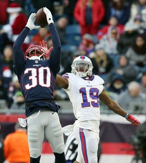 Jason McCourty intercepts a pass intended for #19 Isaiah McKenzie of the Bills in the 4th quarter.