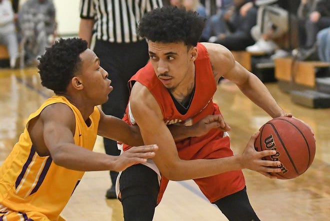 Monmouth College's DJ Swift looks to make something happen on offense Tuesday during a 71-63 victory over Knox. Swift led all scorers with 27 points. BILL NICE/GATEHOUSE MEDIA ILLINOIS