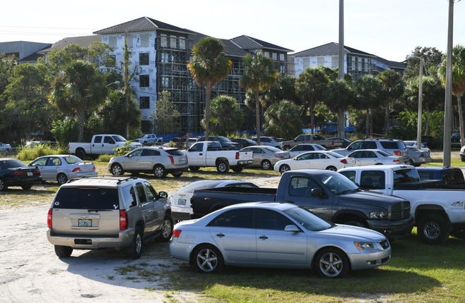 An affordable housing development called Lofts on Lemon — budgeted at $22.6 million with 88 to 140 apartments — has been proposed for an empty lot at Lemon and Ninth streets in Sarasota. [Herald-Tribune staff photo / Mike Lang]