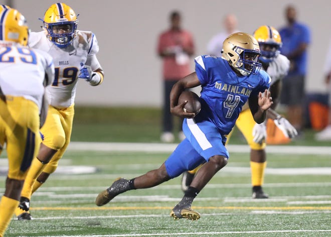 Mainland's Taron Keith (4) runs for yardage during a regional quarterfinal game with Miami Northwestern, the team that went on to hoist the Class 6A title despite a 5-5 regular season record. [News-Journal File/Nigel Cook]