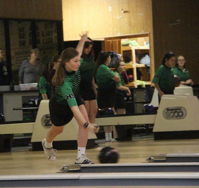 Geneseo rolls past Sterling on the lanes