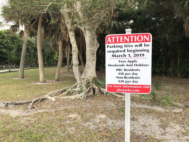 A sign in DuBois Park on Friday announces a new parking fee to visitors starting in March. [HANNAH MORSE/PALMBEACHPOST.COM]