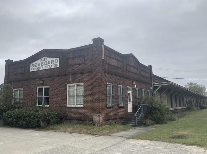 The property’s new owner plans on razing this former railroad terminal at 703 Louisville Road and developing an apartment complex on the site located along the Springfield Canal west of the Historic District. [Eric Curl/Savannahnow.com]