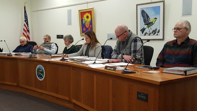 The Budget Committee discusses the proposed school budget. 

[Deborah McDermott/Seacoastonline]