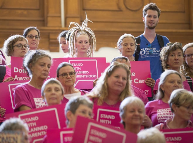 Protesters supporting Planned Parenthood rally at the Texas Capitol in July 2017. [RICARDO B. BRAZZIELL/AMERICAN-STATESMAN]