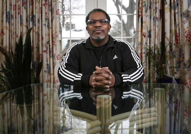 Carlos Snow, who starred at Ohio State from 1988 to '91, battled alcohol and drug addiction after an early knee injury scuttled his NFL career, and he recently was living out of his car. [Adam Cairns/Dispatch]