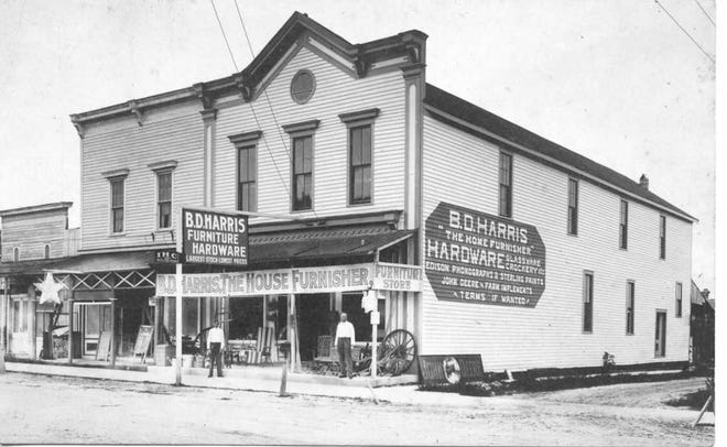 Leesburg's first public library was in the small building to the left, near B.D. Harris Hardware. [Submitted]
