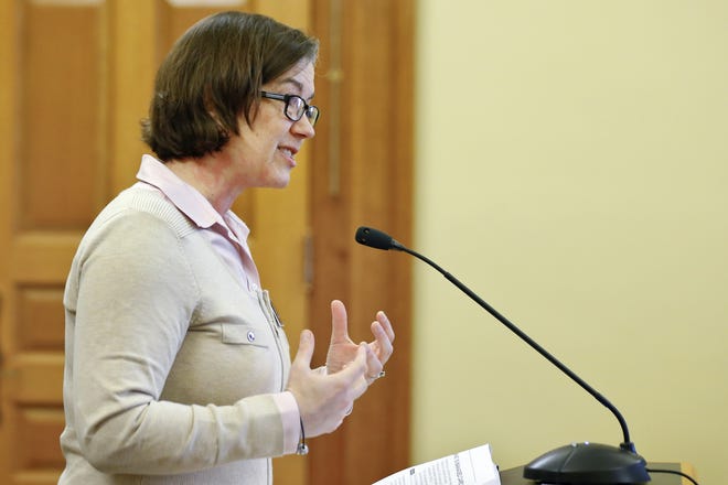 Kari Bruffett, the vice president of policy for the Kansas Health Institute, discusses KanCare with the Senate Public Health and Welfare Committee Monday morning at the Statehouse.