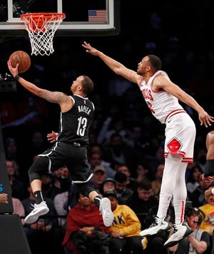 Chicago Bulls forward Jabari Parker defends Brooklyn Nets guard Shabazz Napier. (AP Photo/Kathy Willens)