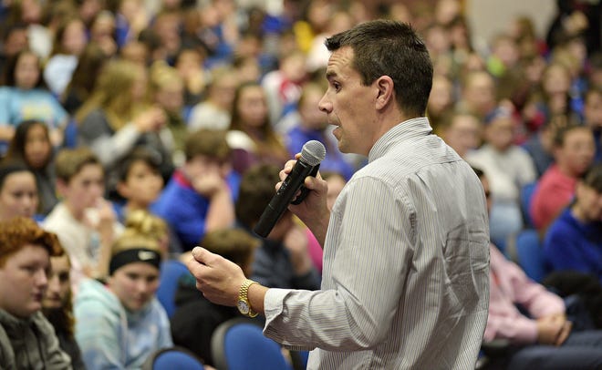 (File) David Fialko, a certified prevention specialist from The Council of Southeast Pennsylvania Inc. travels to schools throughout Bucks County to speak with students about the dangers of vaping, tobacco use and other substance abuse. He agrees with the American Lung Association report that Pennsylvania needs to do more to combat tobacco use. [KIM WEIMER / STAFF PHOTOJOURNALIST]