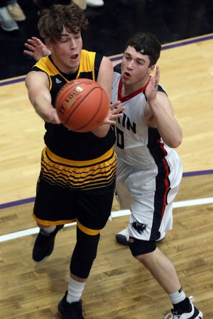 New London High School's Jalen Birdsell (20) passes the ball while guarded by Pekin's Cameron Milikin (20) in the first half of Friday's SEI Superconference Shootout game. [John Lovretta/thehawkeye.com]