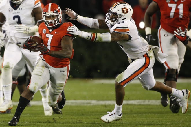 Georgia running back D'Andre Swift (7) moves the ball down the field during the first half of an NCAA college football game between Georgia and Auburn at in Athens Ga., Saturday, Nov. 10, 2018. [Photo/Joshua L. Jones, Athens Banner-Herald]