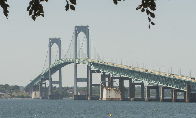 An electrical problem on the Pell Bridge caused lights on the span to flicker Thursday night into Friday morning. [DAILY NEWS FILE PHOTO]