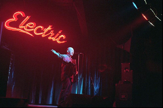 Ed Hamell of the one-man band called Hamell on Trial performs at the Electric Lounge in 1994. [Larry Kolvoord/Statesman file]
