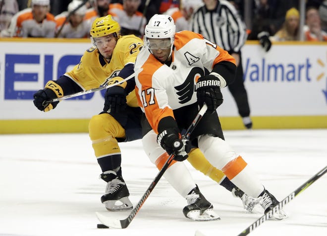 Wayne Simmonds, right, moves the puck ahead of left wing Kevin Fiala during the first period of an NHL game in Nashville, Tenn. Both players were traded by their teams on Monday. [AP PHOTO/MARK HUMPHREY]