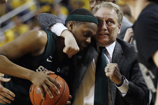 Michigan State head coach Tom Izzo talks with guard Cassius Winston during the second half of a game against Michigan on Sunday in Ann Arbor, Mich. [AP Photo/Carlos Osorio]