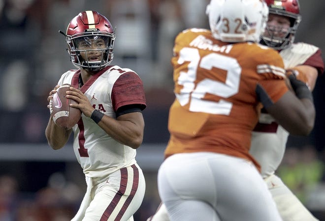 Oklahoma quarterback Kyler Murray, looking for a receiver against Texas in the Big 12 championship game last season, set some minds at ease with measurements that compare favorably with Russell Wilson and Baker Mayfield. [NICK WAGNER/AMERICAN-STATESMAN]