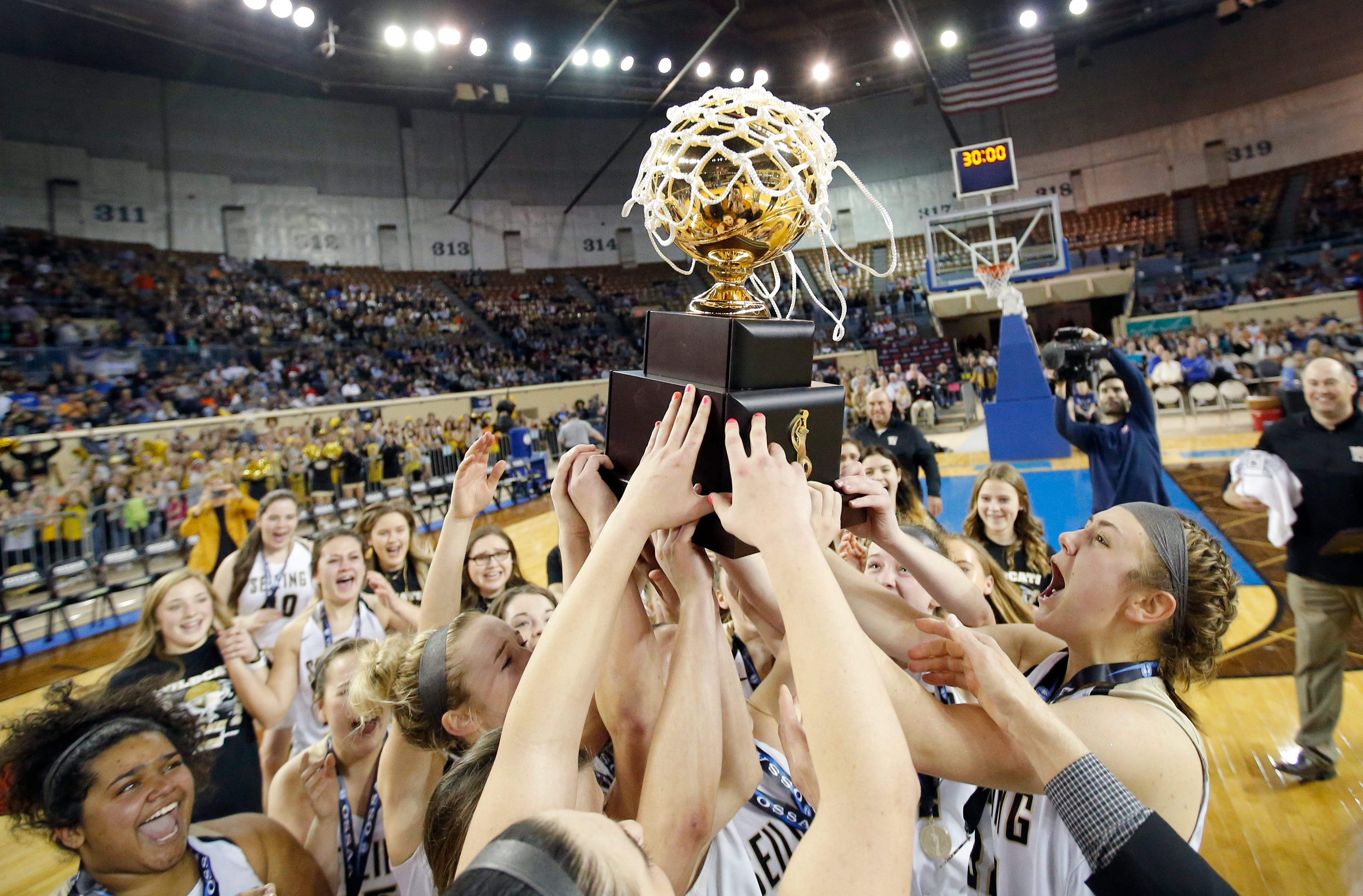 Class A girls basketball Seiling rolls to record fourth straight