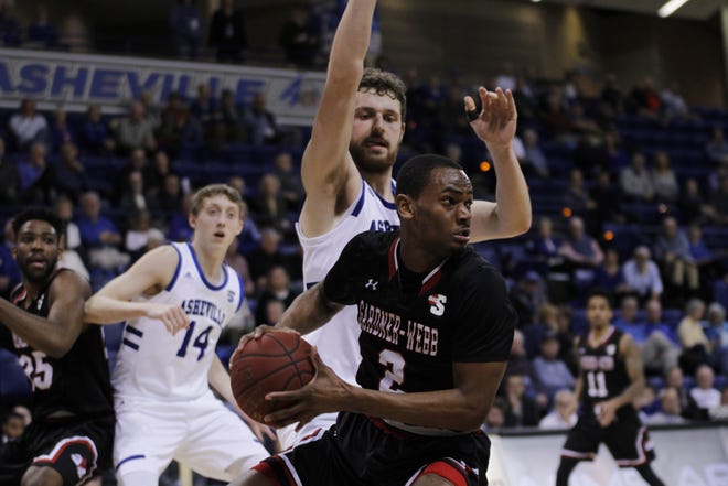 Gardner-Webb's Eric Jamison, Jr., looks to make a pass during a Runnin' Bulldogs victory at UNC-Asheville earlier this season. [GWU athletics photo]
