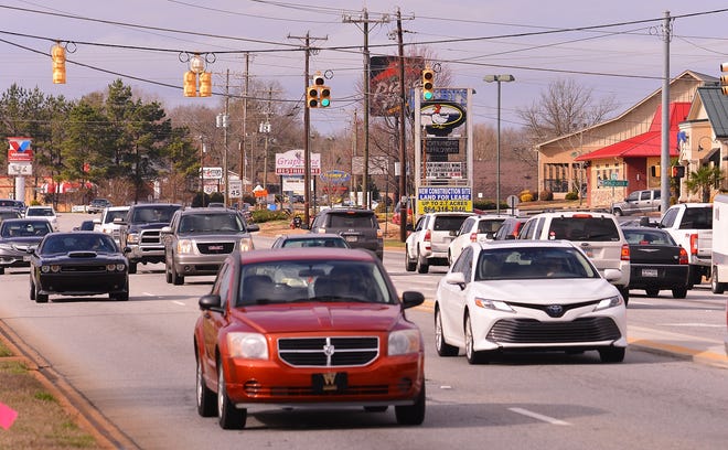 Traffic flows through the intersection of Boiling Springs Highway (Hwy.9) and 4th Street in Boiling Springs, Thursday afternoon, February 21, 2019. As growth in Spartanburg County continues to increase, traffic congestion problems have gotten worse. The intersection in Boiling Springs is where an improvement project will soon start. TIM KIMZEY/Spartanburg Herald-Journal]