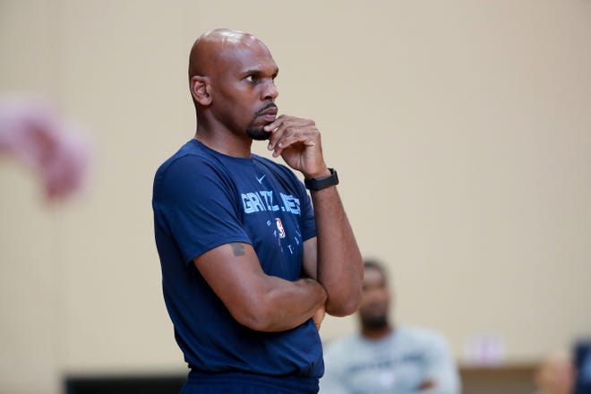 Jerry Stackhouse of the Memphis Grizzlies looks on and coaches during a team practice on September 26, 2018 at FedExForum practice facility in Memphis, Tennessee. [Photo by Joe Murphy/NBAE via Getty Images]