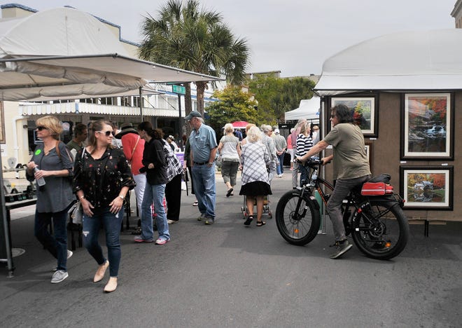 The 42 Annual Leesburg Arts Festival returns to downtown Leesburg Saturday and Sunday. [Tom Benitez / Correspondent]