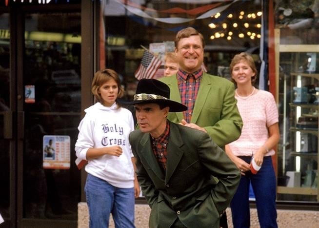 David Byrne and John Goodman on the set of "True Stories" (1986). [Contributed by Mark Lipson]