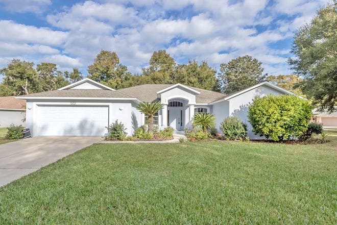 This beautiful four bedroom, three bathroom

home is situated on a corner lot home in the desirable Summer Tree South community of Port Orange. [Photos courtesy of Realty Pros Assured]