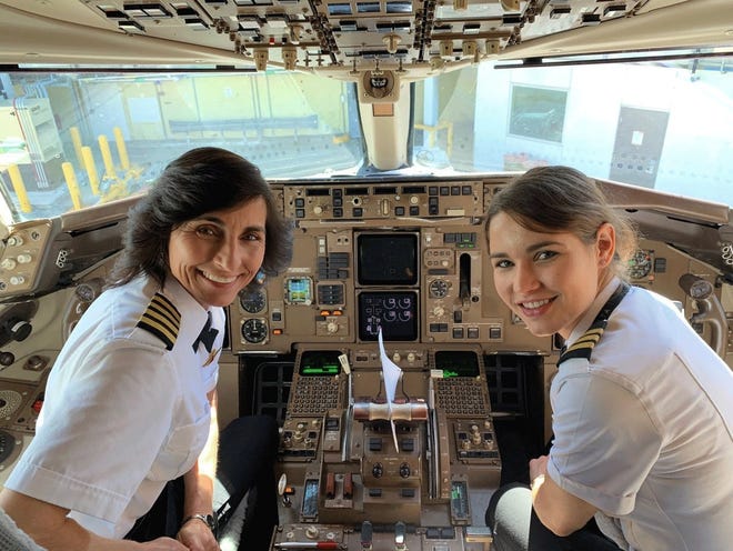 Wendy Rexon, left, and her daughter Kelly Rexon recently piloted a Delta 757. [DR. JOHN WATRET/EMBRY-RIDDLE]