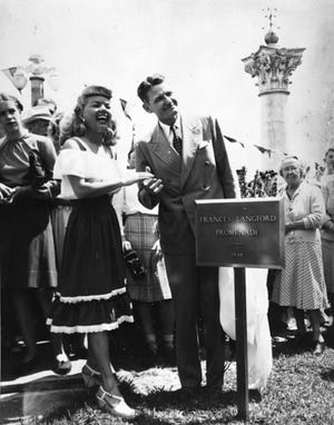 Gov. Millard Fillmore Caldwell and Frances Langford dedicate the Frances Langford Promenade in Lakeland in 1946. [ PHOTO BY DWAYNE PHILLIPS ]