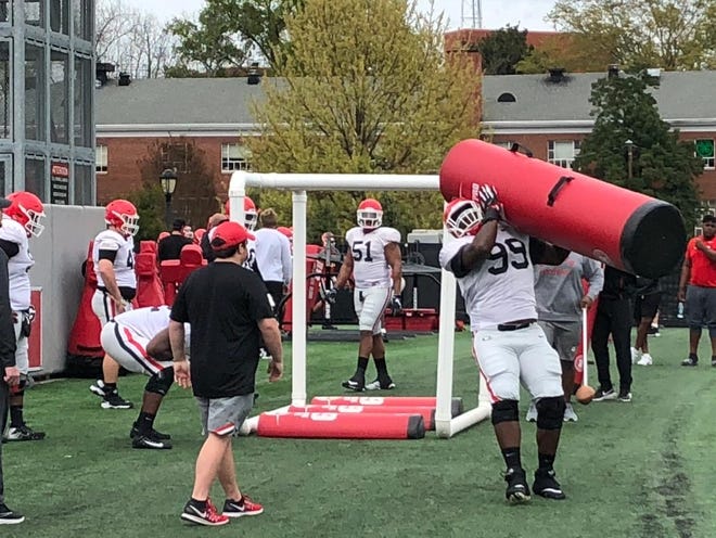 Georgia defensive lineman Jordan Davis goes through a drill early in practice on April 4, 2019. (Marc Weiszer/photo).