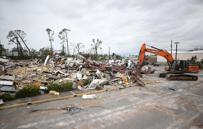 Demolition at the Panama City News Herald on April 4, 2019. [PATTI BLAKE/THE NEWS HERALD]