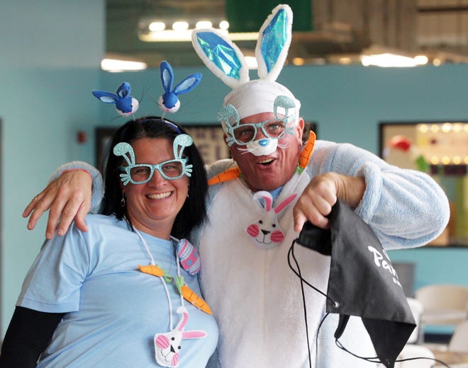Heather Messer and her boyfriend Mike Baker ham it up for the camera Saturday as they wait for the start of the Third Annual Easter Keg Hunt at Lock 3 in Akron. [Mike Cardew/Beacon Journal/Ohio.com]