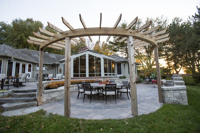 Pergolas are increasingly being used to shade outdoor entertainment areas. The overhead structures historically were used to protect walkways in gardens. [Photo/Colin Conces/Sun Valley Landscaping via AP]