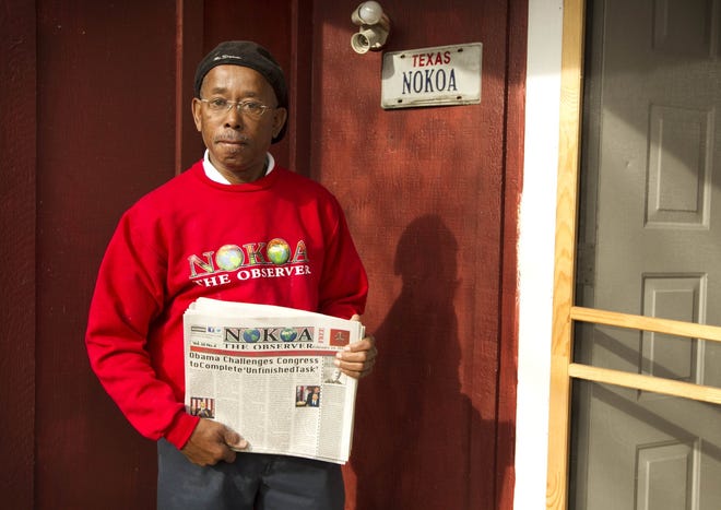 Nokoa newspaper founder and publisher Akwasi Evans, pictured at his home in 2013, launched the publication in 1987. He died at the age of 70. [JAY JANNER/AMERICAN-STATESMAN]