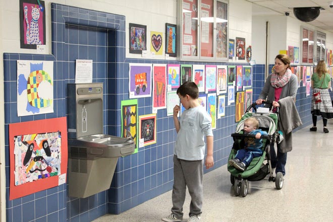 Fine Arts Festival attendees enjoy a gallery walk containing art work from artists in kindergarten through twelfth grade at Colonial Heights High School on March 19. [Kelsey Reichenberg/Colonial Heights Public Schools]