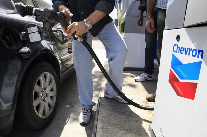 Monday and Tuesday tend to be the days when you'll find the cheapest gas, a new study says. [PAUL SAKUMA/ASSOCIATED PRESS]