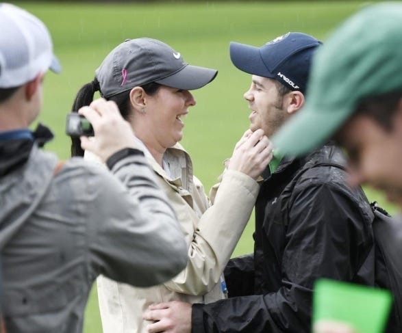 Kendall Anderson and Matthew Kleineck of Austin, Texas, got engaged during a Masters practice round. [MICHAEL HOLAHAN/AUGUSTA CHRONICLE]