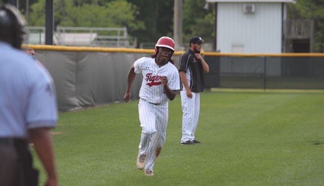 Trevon Dunn comes home to score during Donaldsonville's 15-3 win over Haynes. Photo by Kyle Riviere.