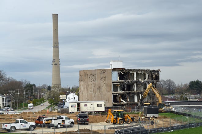 Wreckers are tearing down the circular building on Portage Trail in Cuyahoga Falls. It has stood vacant for years. [Lisa Scalfaro/GateHouse Media]