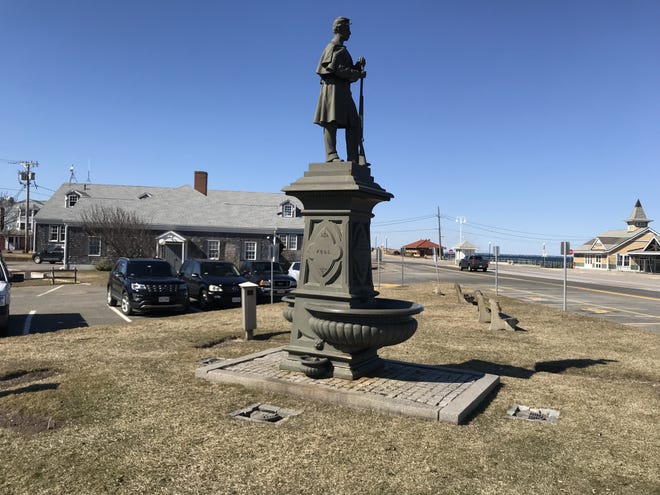 An Oak Bluffs monument honoring Union soldiers in the Civil War, dating from 1891, has generated controversy. The local NAACP chapter wants two plaques on the monument removed. [Photos courtesy of Clennon King]