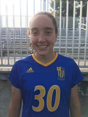Emma Beddow of the St. Vincent's Academy soccer team. [LATRICE WILLIAMS/SAVANNAHNOW.COM]