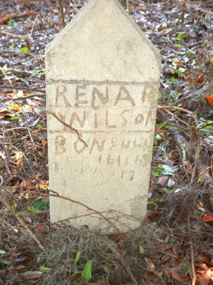 Burial marker at Dunwoody Cemetery. [Courtesy of New South Associates]