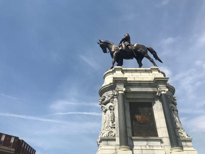A huge statue of Robert E. Lee stands in Richmond, where the electorate and city officials, now mostly African American, no longer buy into "Lost Cause" history.

[Photo by Rick Holmes]