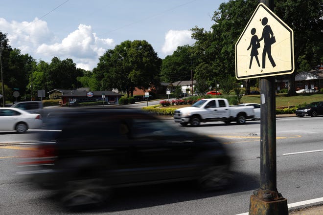 Traffic moves along at the intersection of West Broad Street and West Hankook Avenue in Athens on Wednesday, May 8, 2019. The ACC government is considering installing a roundabout at the junction. [Photo/Joshua L. Jones, Athens Banner-Herald]